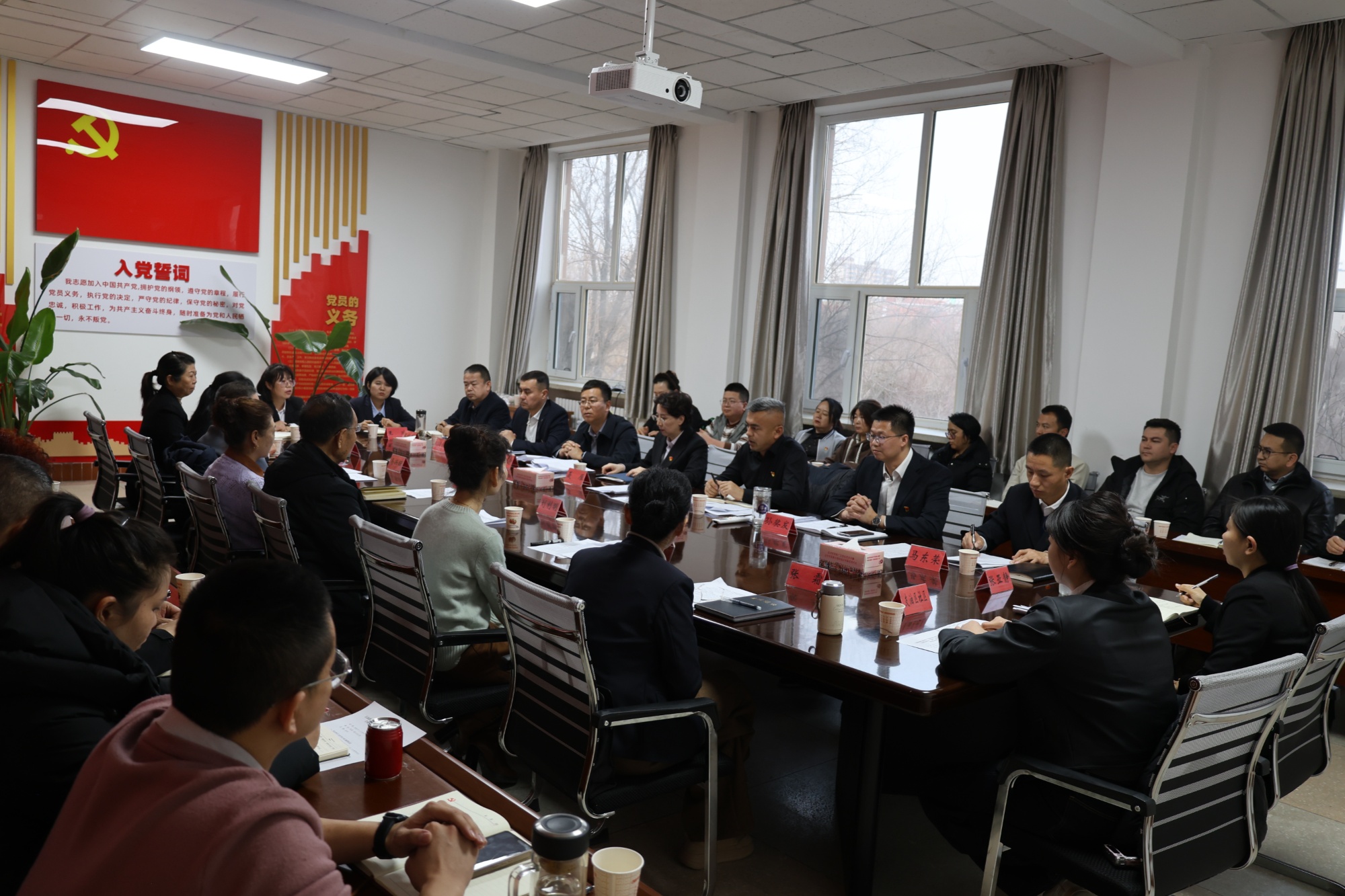 哈密市伊州区石油新城街道召开“铸牢”提质增效座谈会