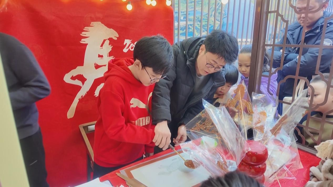 巴彦淖尔：非遗馆里过新年