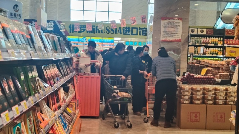 进口年货受青睐珲春春节吃出国际“饭”(图1)