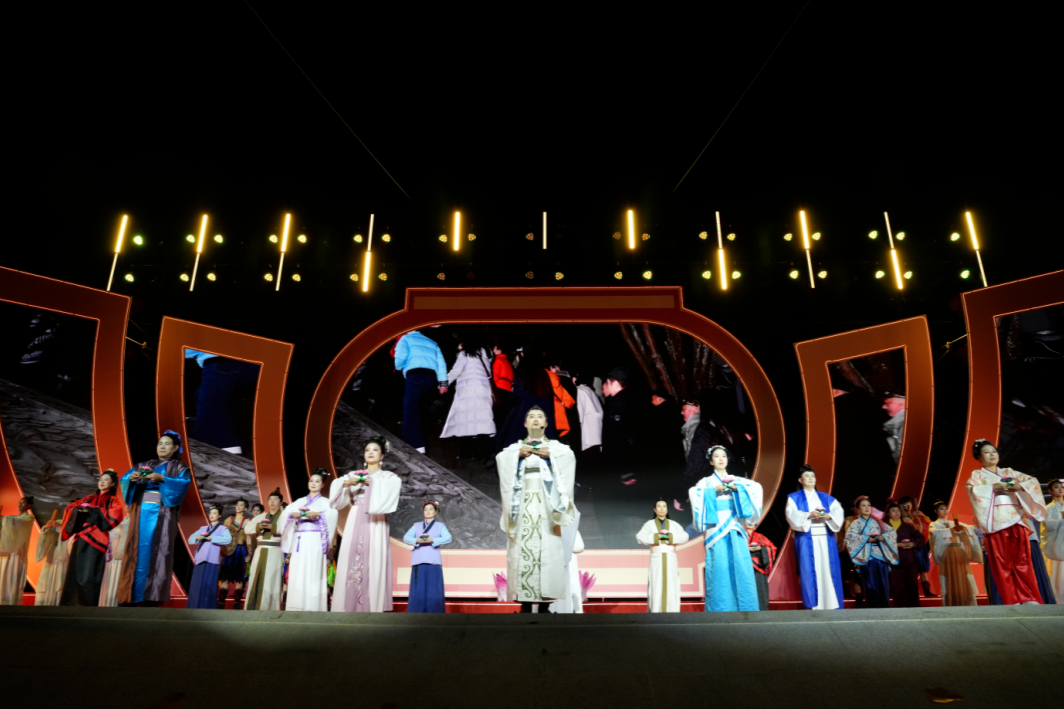 丰都祈福活动 上万人在江畔共赴新春之约