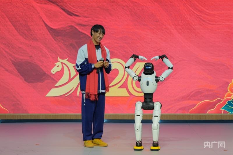 机器人进校园、发起“十点半睡觉”倡议北京这所学校开学礼“硬核”又暖心(图2)