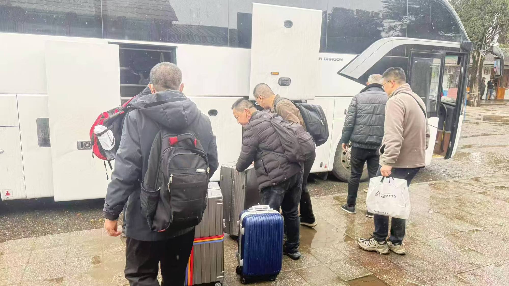 对话当事人：阿塞拜疆华人华侨协会 接同胞从伊朗“回家”