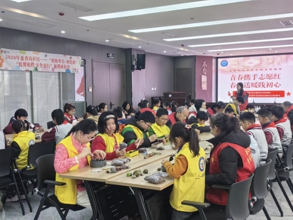 南通崇川经济开发区:青春携手志愿红春风送暖践初心