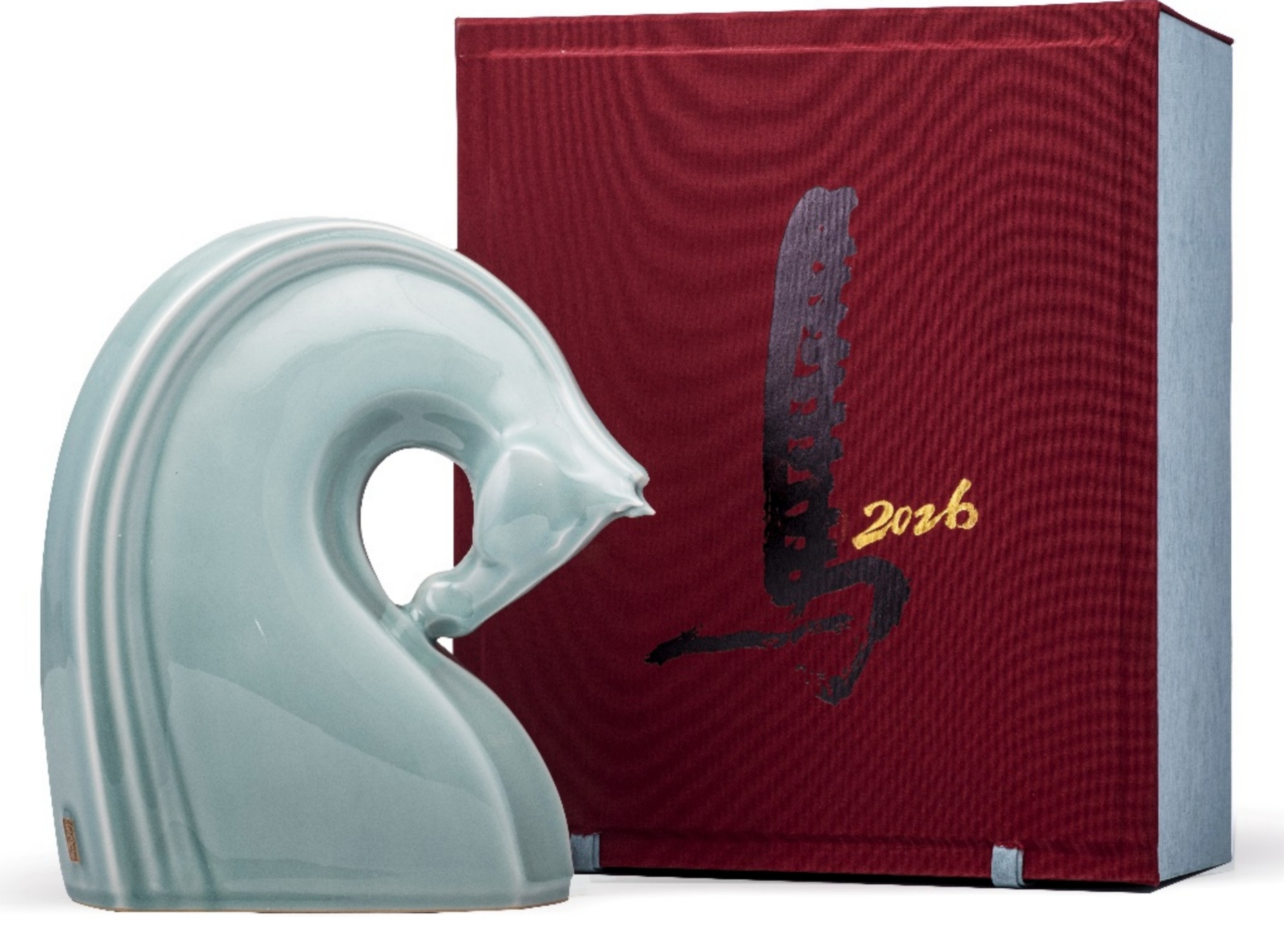 天津理工大学打造马年青瓷文创作品(图1)