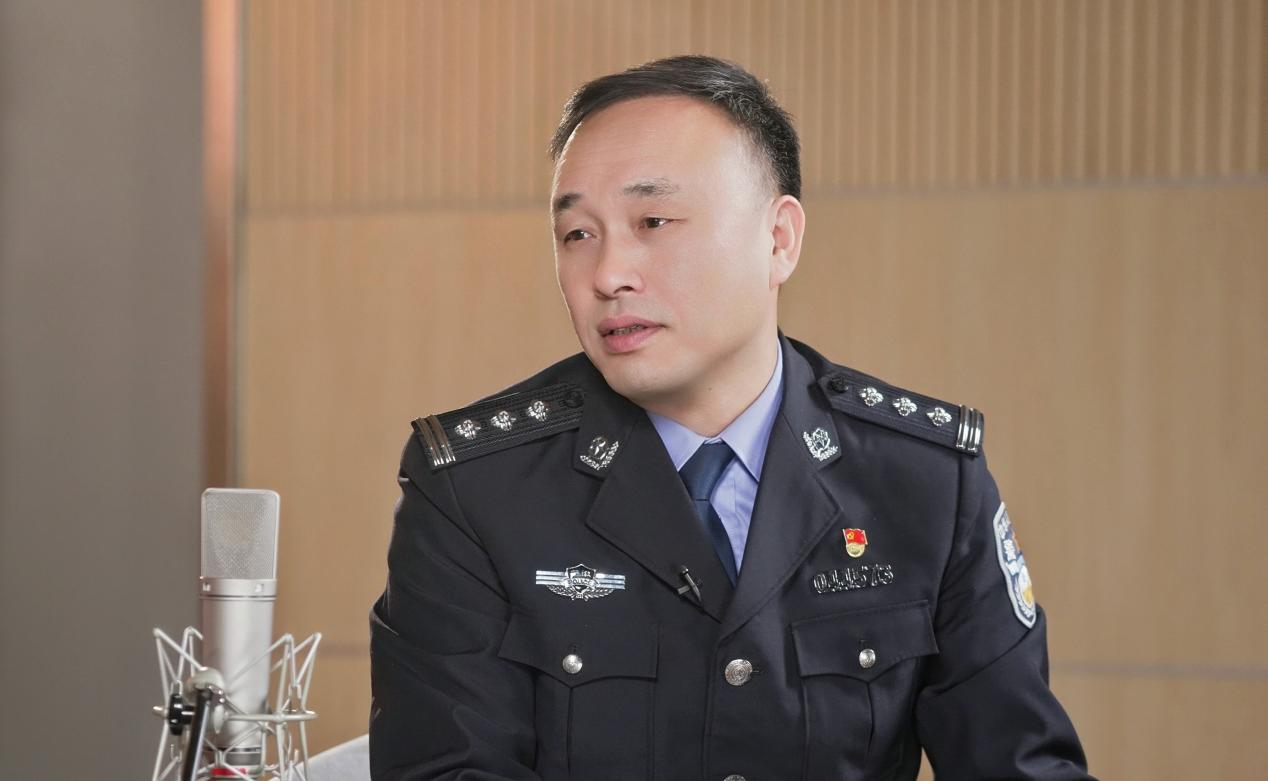 追逃的“数据猎人”，团圆的“温柔摆渡者” 图2