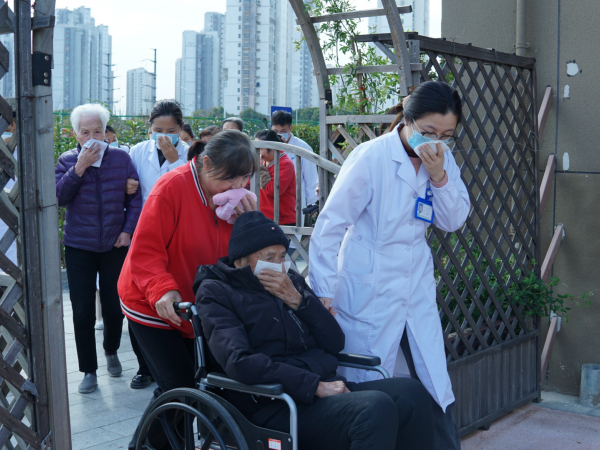 苏州市姑苏区举行养老机构安全综合演练构建“邻里互助”应急模式(图1)