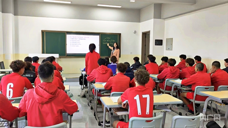 筑巢引凤剑指未来甘肃省足球青训中心正式投入运行(图2)