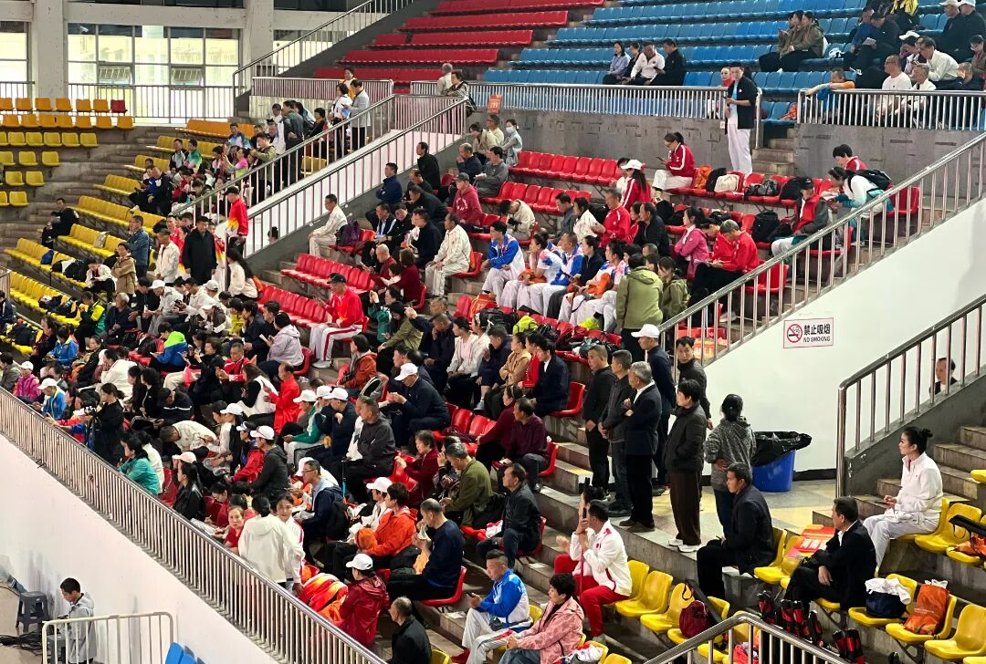 贵州习水：手杖操赛事精彩呈现 舞出健康风采(图1)