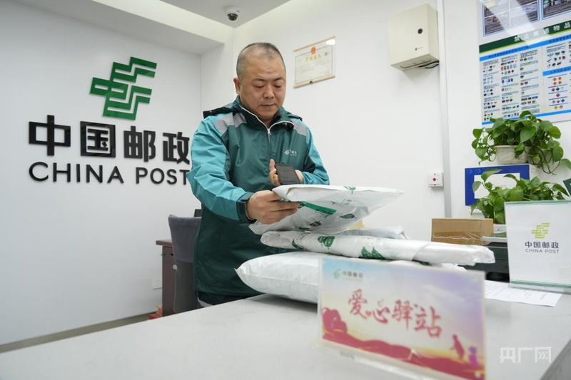 致敬劳动者 | 投递员李强:农场深处的“贴心人”_央广网