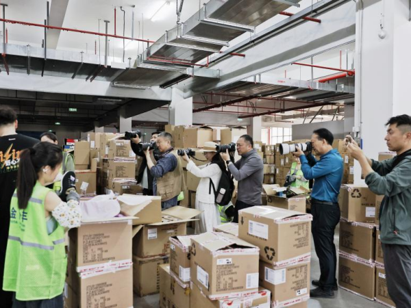 江苏淮安：摄影采风走进电商物流园光影记录产业发展活力