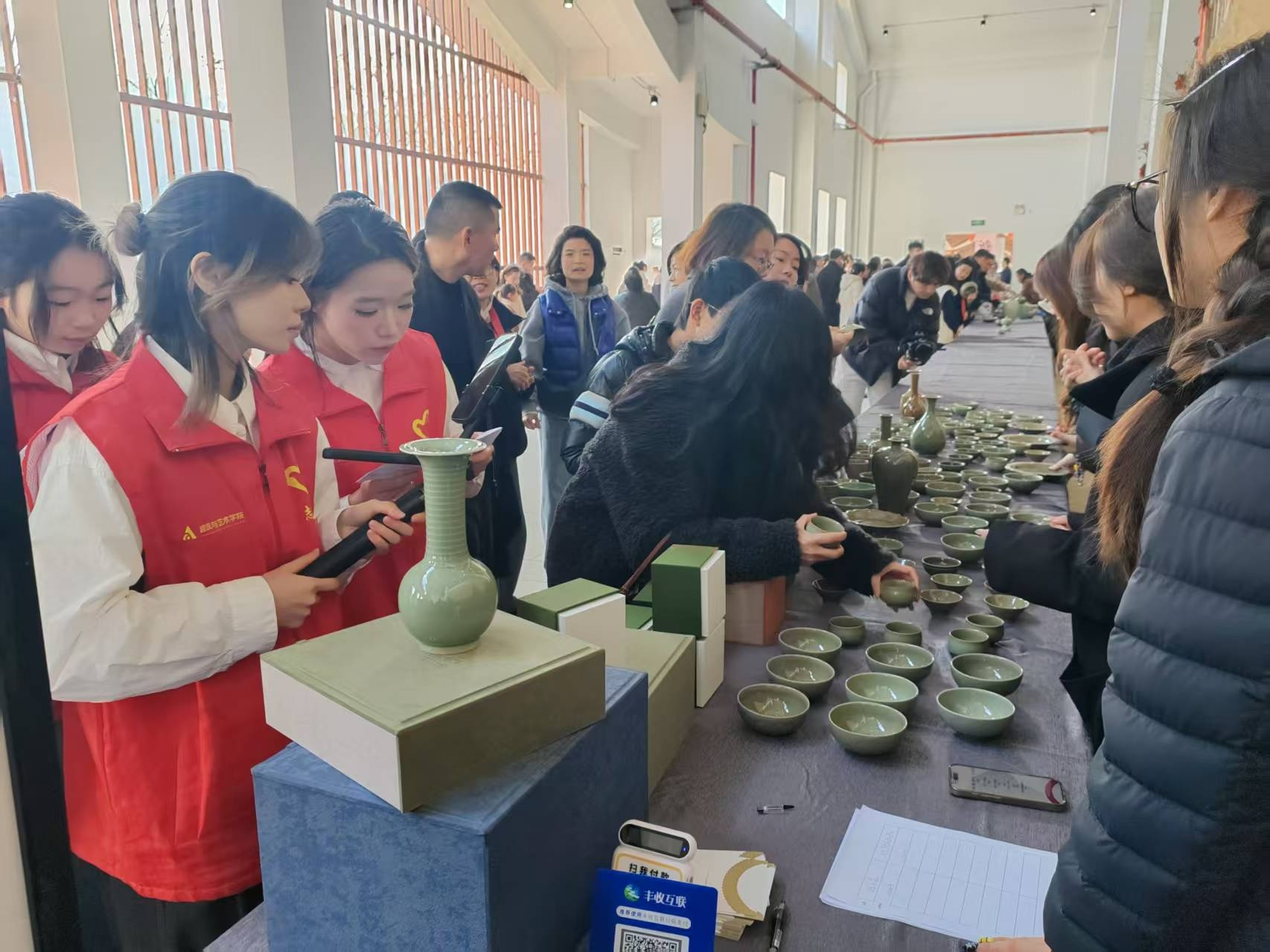 浙工商职院文旅融合微学院让千年秘色瓷“潮”起来