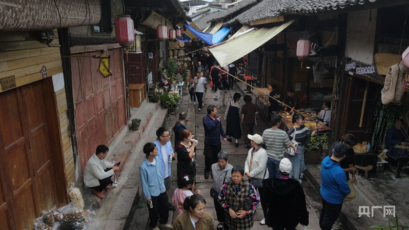 一川烟雨入画来|藏在川南的文旅秘境!石刻、匠酿、古建读懂泸州千年文脉古今共生(图4)