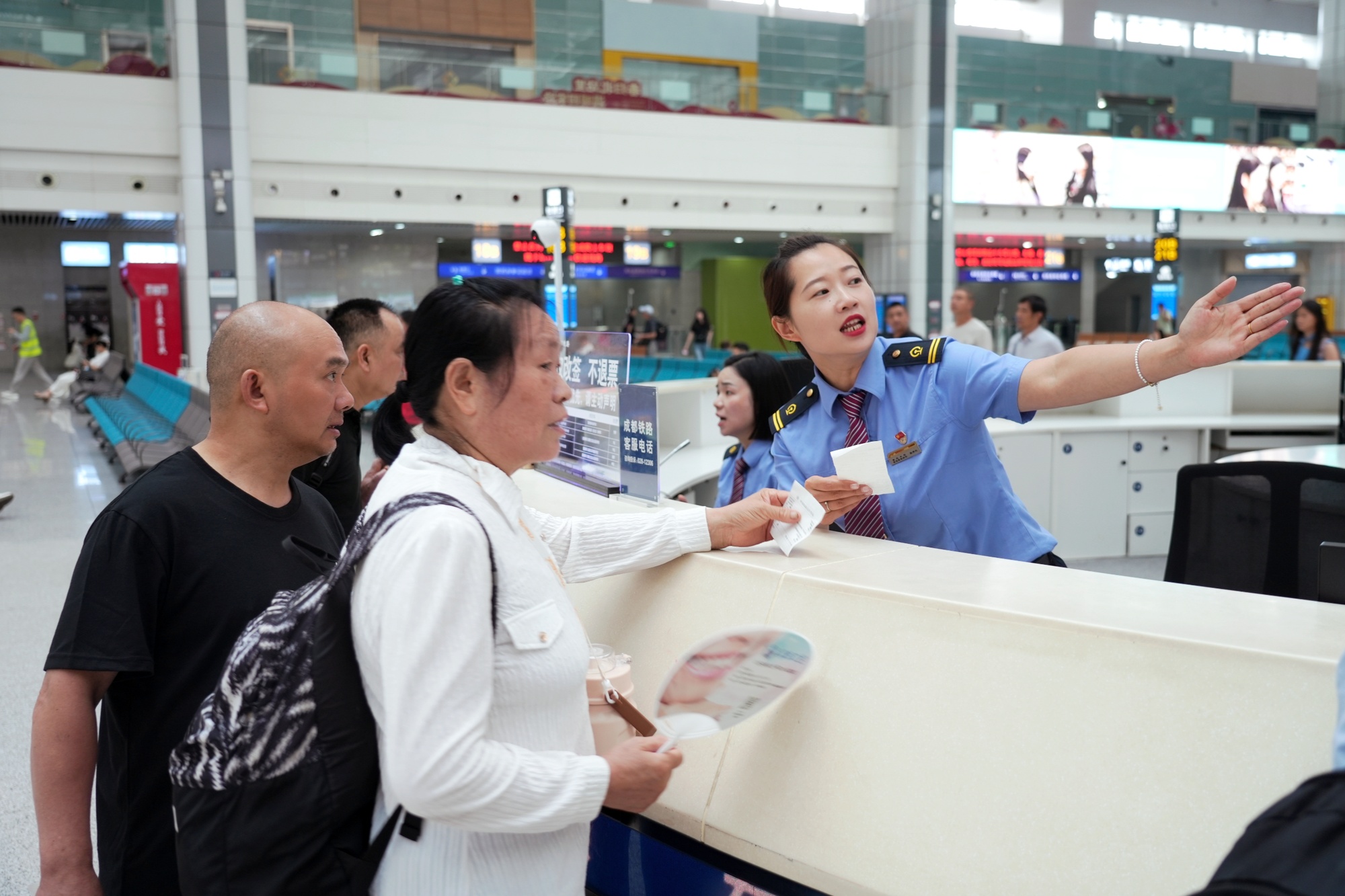 重庆火车站预计发送旅客125万人次