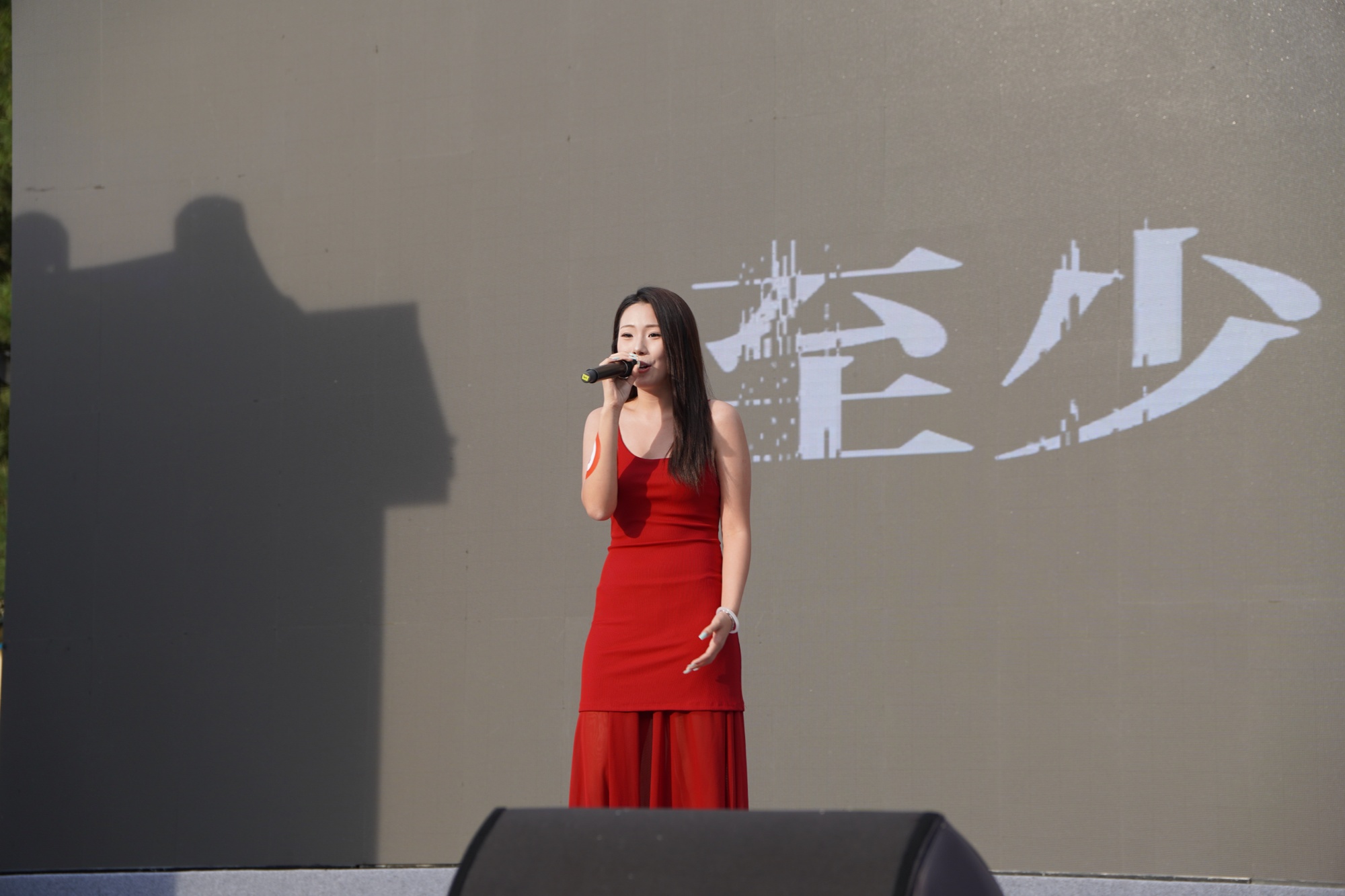 高校青年同台放歌 青春聚力迎大冬