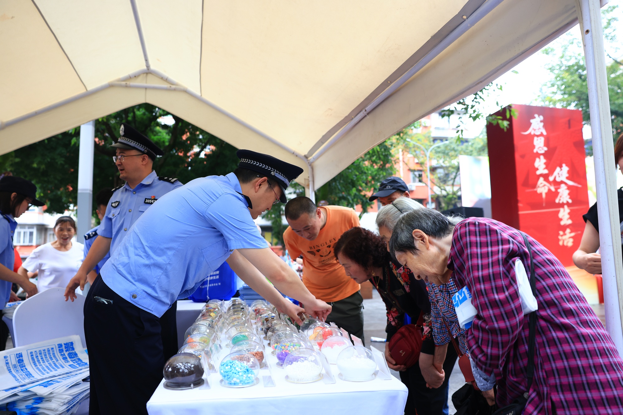 大渡口区开展禁毒宣传 普及防毒拒毒知识
