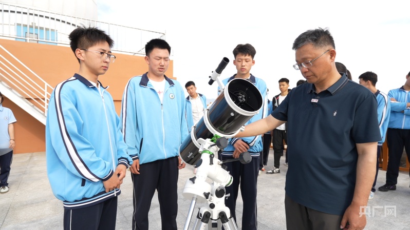 闽宁协作托起“仰望星空”梦