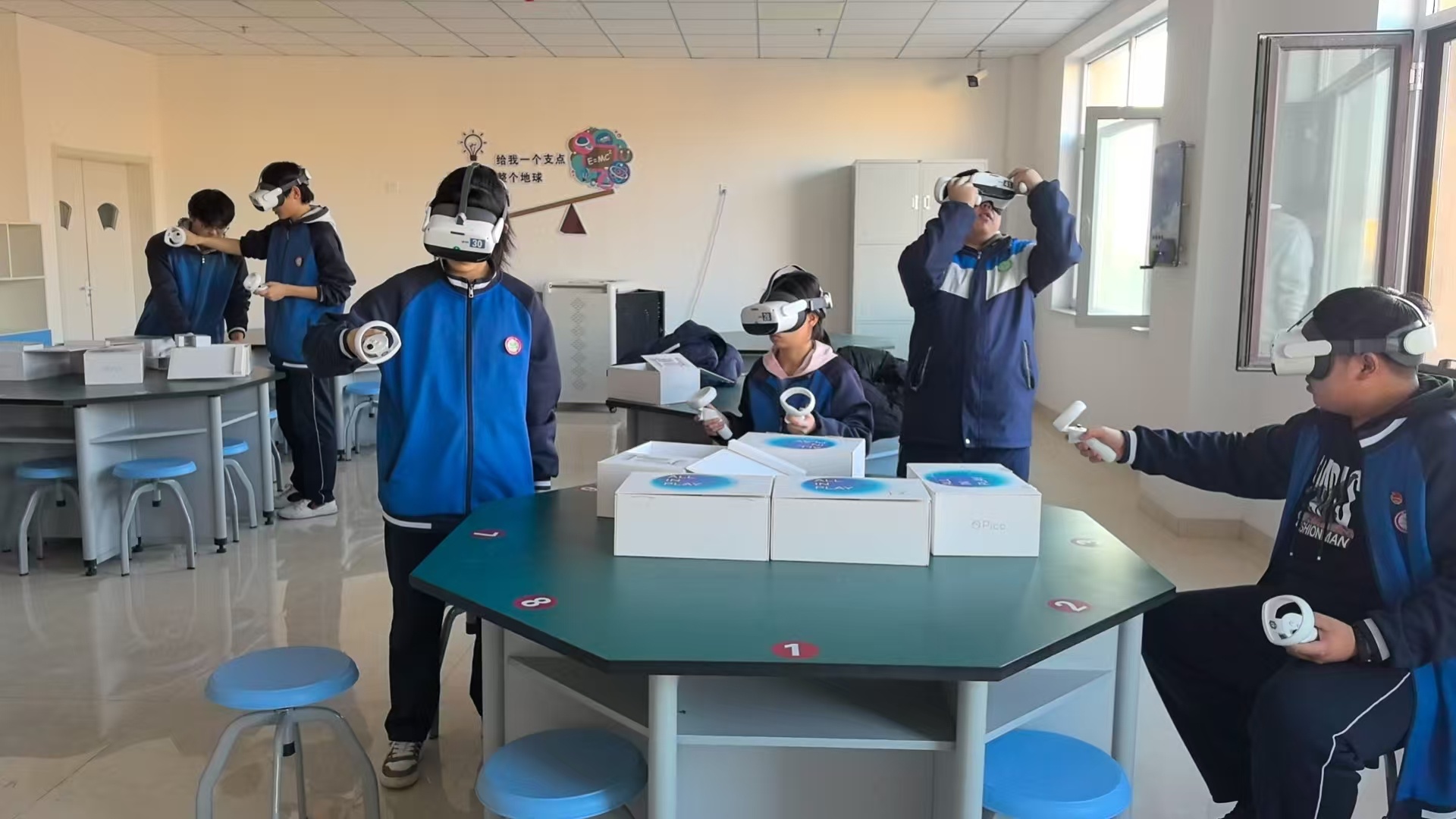 包头市固阳县:科技赋能智慧课堂点亮学生未来(图1)