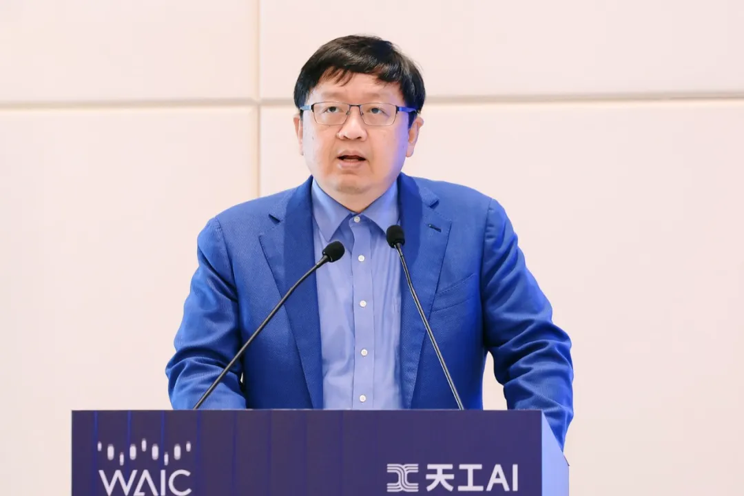 昆仑万维方汉WAIC抛三大产业预判：世界模型将走出屏幕游戏与音乐行业迎来“范式跃迁”(图1)