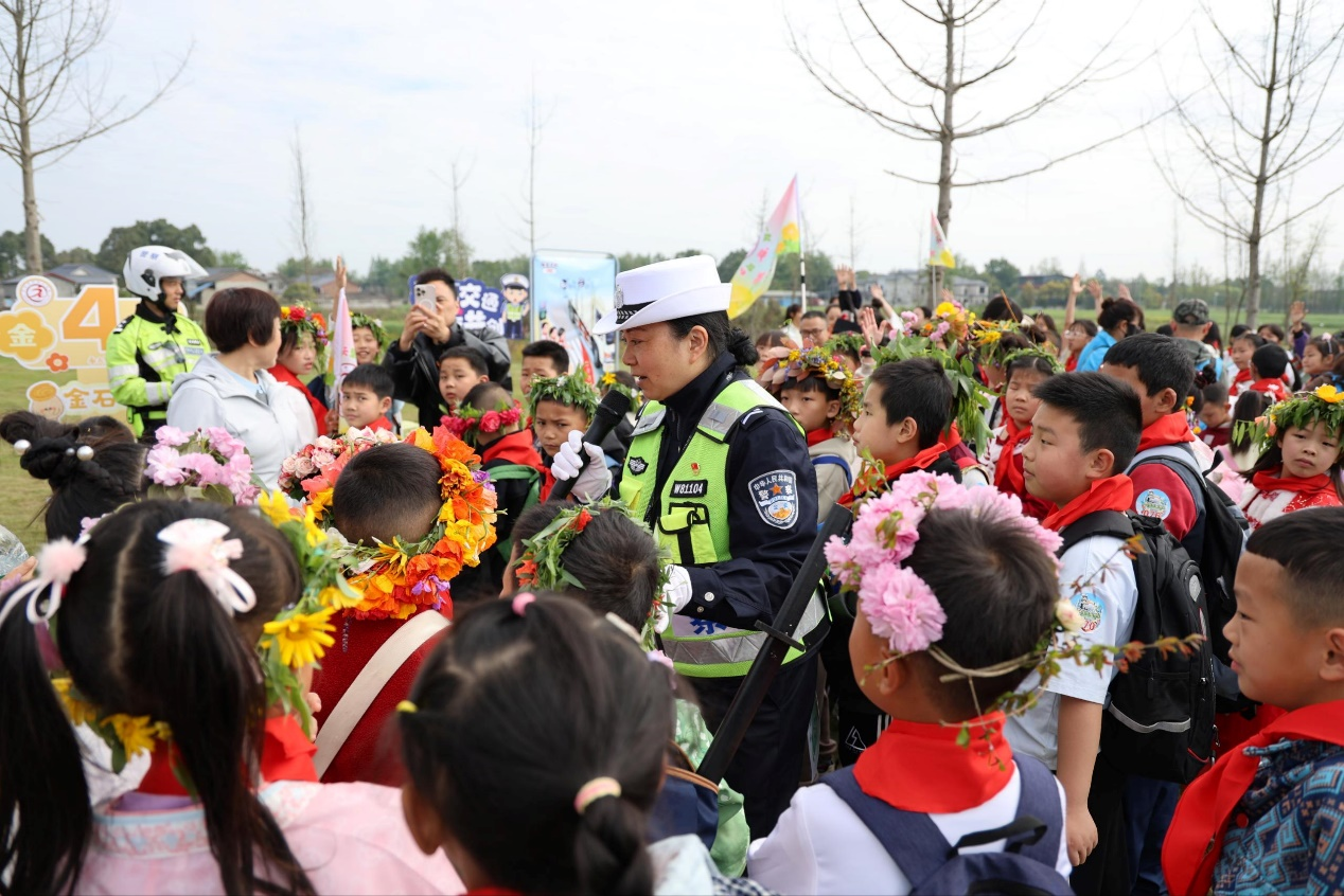 从产品安全到全民科普九号电动车携手交警在280余城落地604场公益行动(图2)