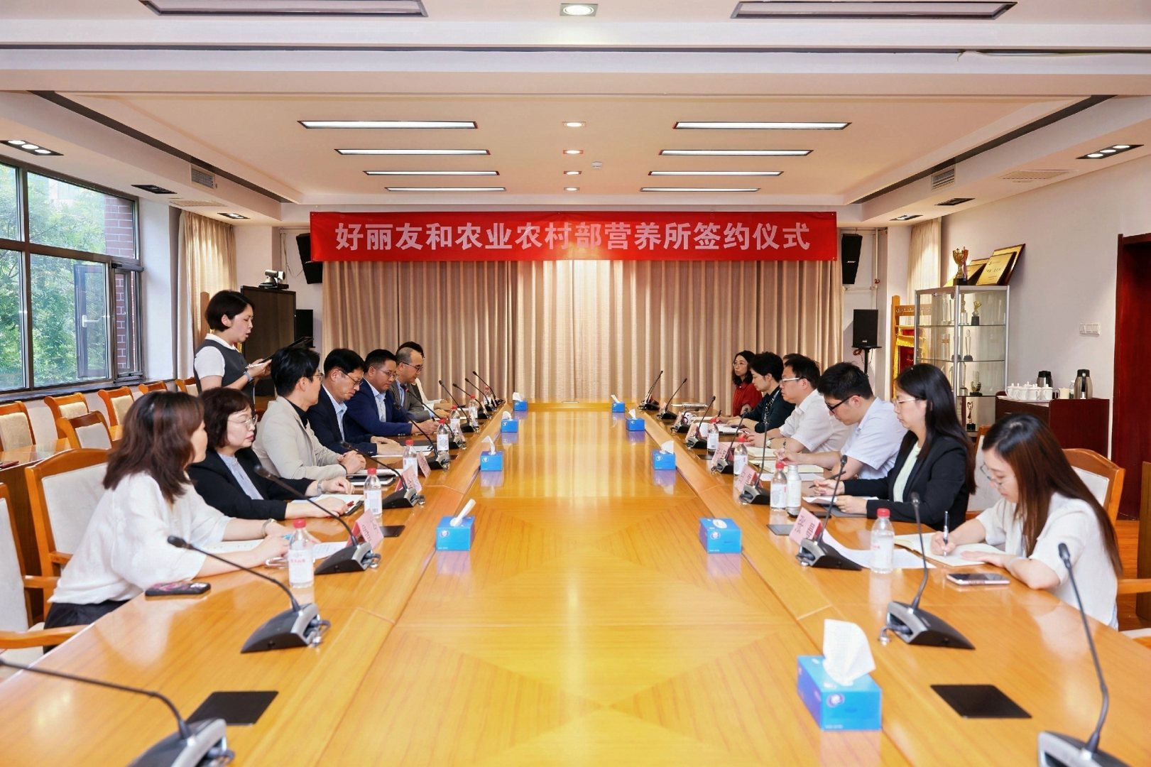 携手国家级智库 好丽友探索零食健康化新路径
