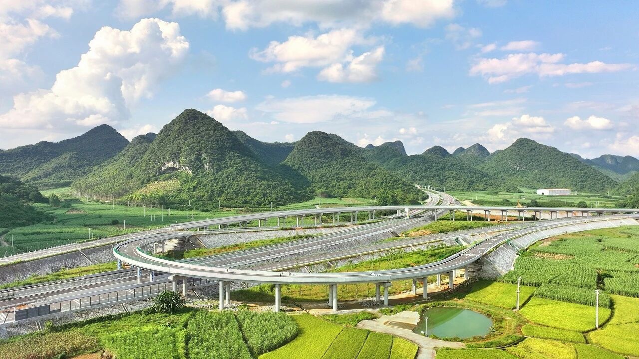 广西皇柳高速建成通车