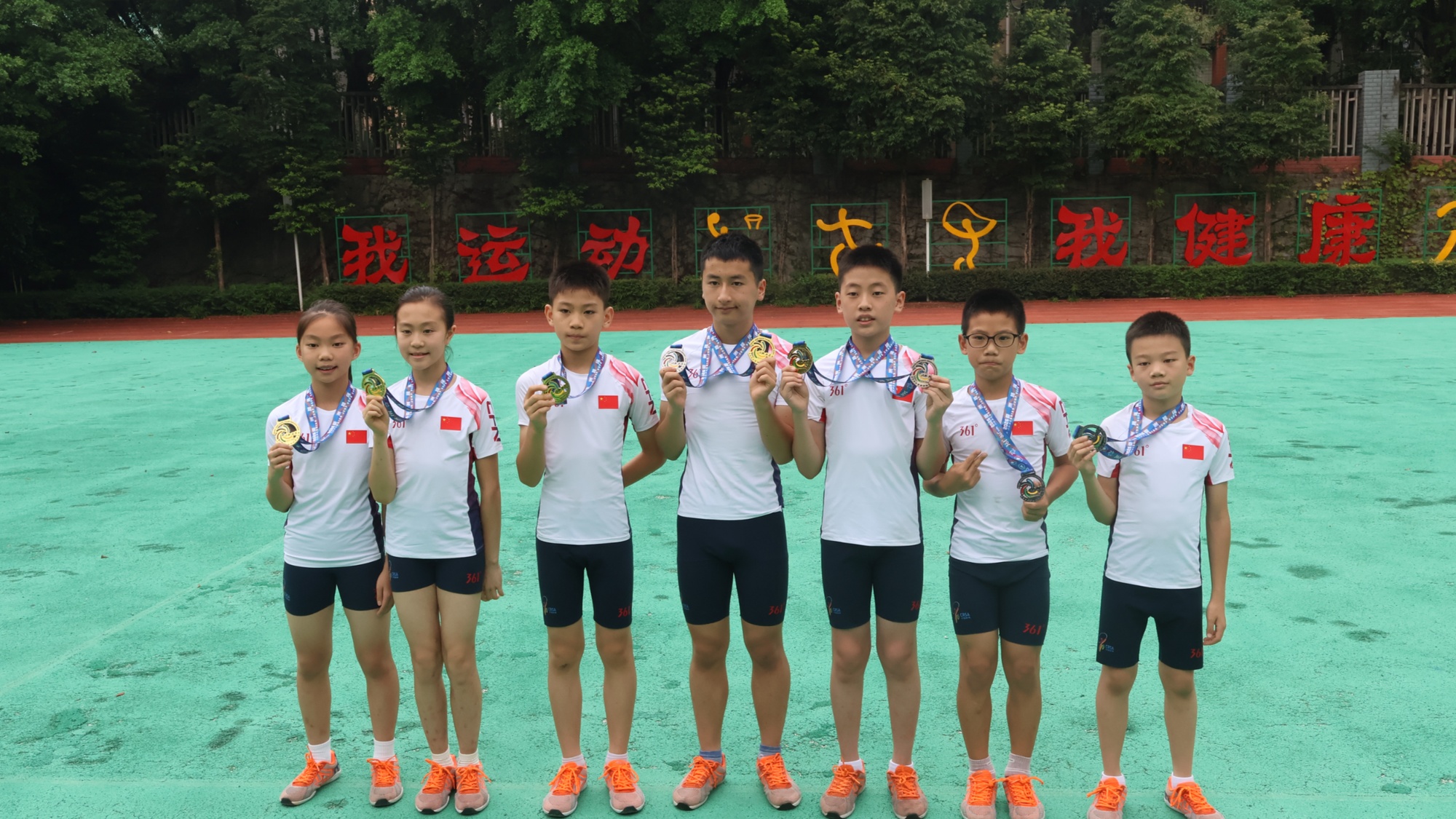 每秒8.2次 三个重庆少年跳出了“中国速度”