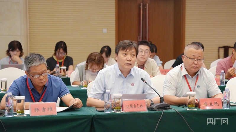 第二届中国高校PPE专业论坛在内蒙古呼和浩特市顺利举办(图2)