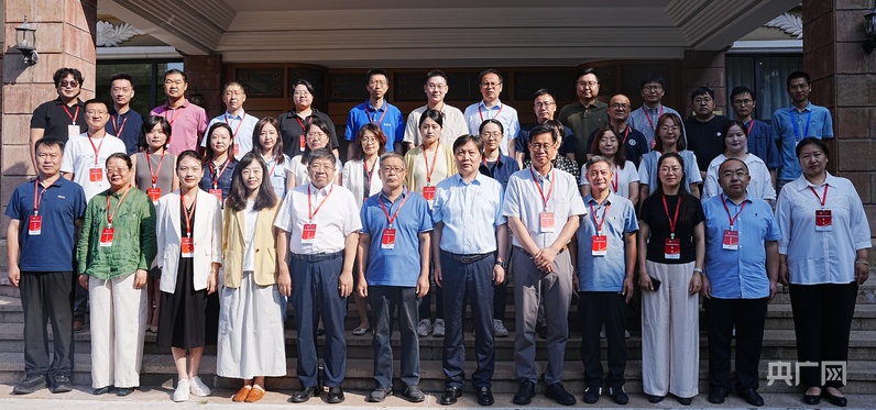 第二届中国高校PPE专业论坛在内蒙古呼和浩特市顺利举办(图1)