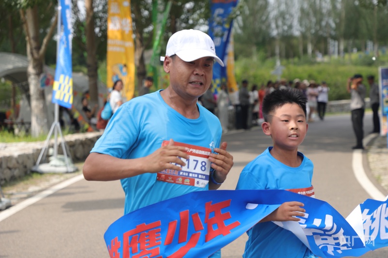 全国500组亲子家庭参与!一场青少年户外赛事点亮少年成长路(图2)
