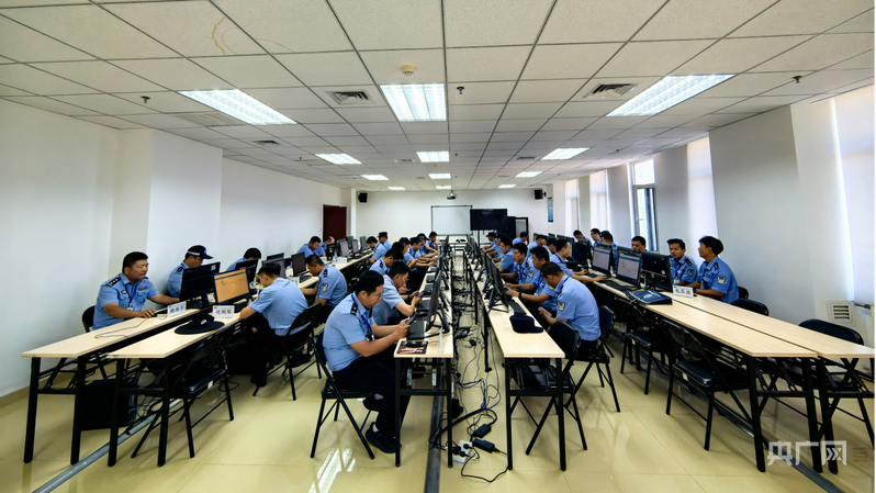 呼和浩特公安38名警用无人机驾驶员持证结业(图2)