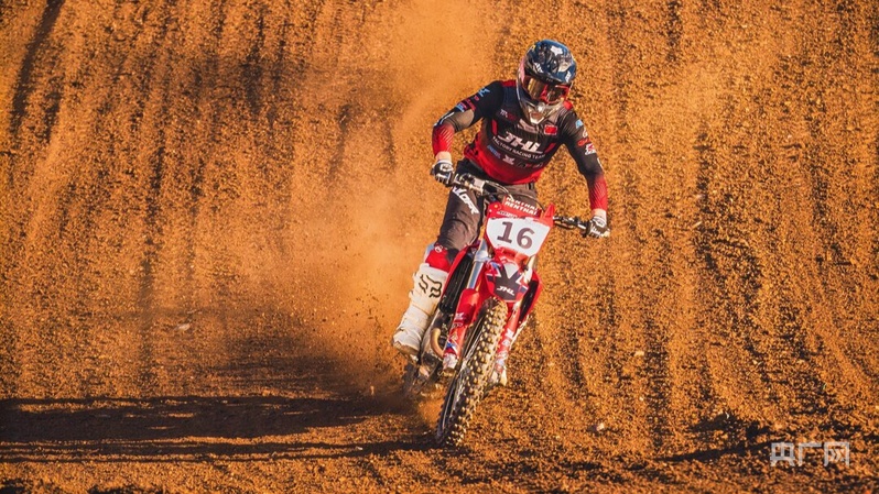 引擎轰鸣燃动滨海东方美谷2026MXGP上海站圆满收官(图3)