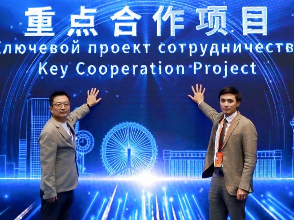 新合作官宣零一万物与哈方共建AI教育(图2)