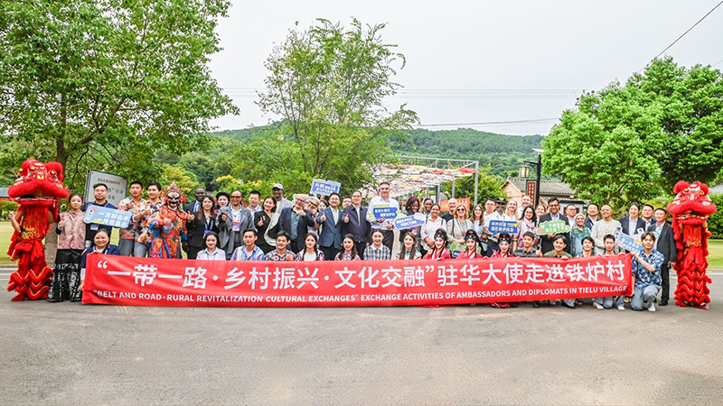 国宝作东涪江畔诗酒会友山海间——“一带一路·乡村振兴·文化交融”驻华大使走进绵阳(图3)