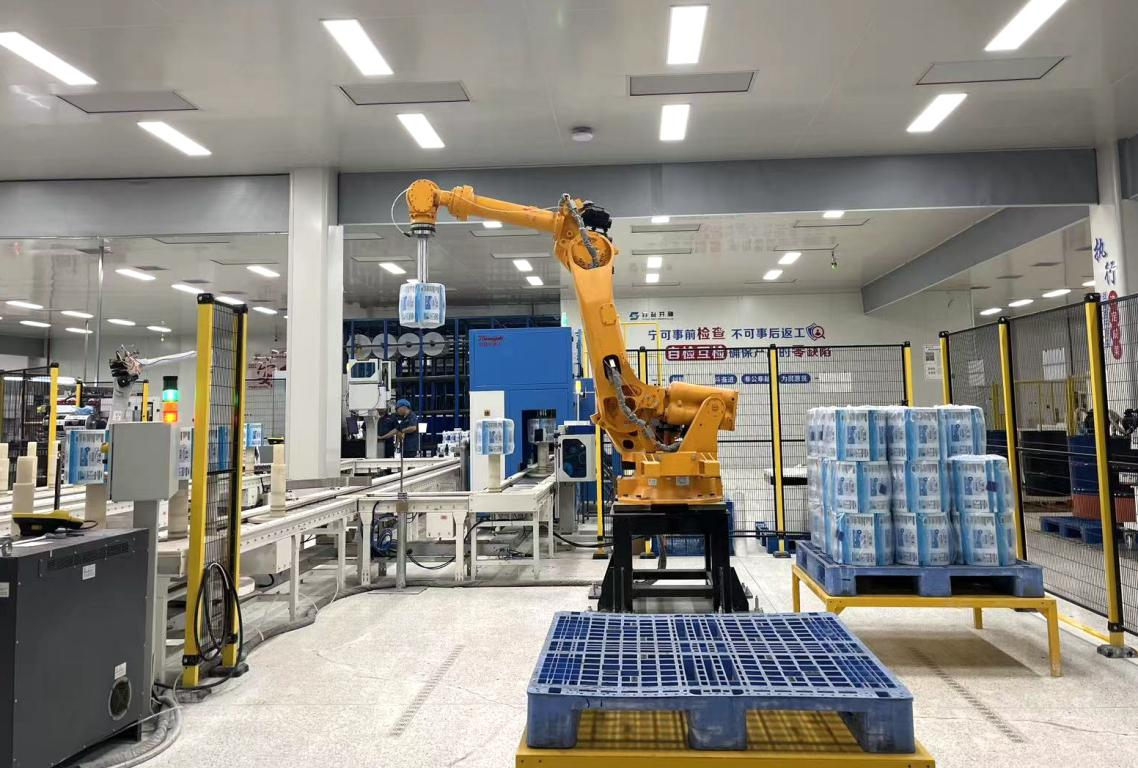 高质量发展看中国丨探“黑灯实验室”访“5G智能工厂”(图2)