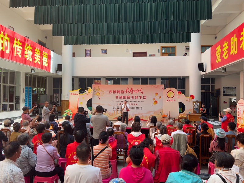 云南省人口老龄化国情省情教育走进老年人活动中心(图1)