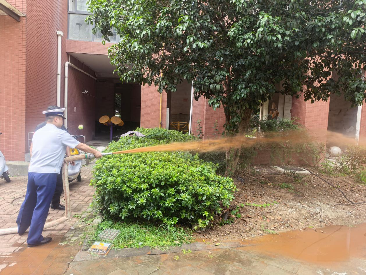 常州市钟楼消防打通小区“生命水脉”(图2)