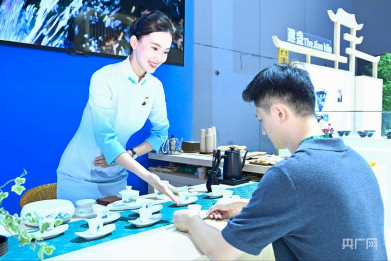 以茶服务技艺向世界讲述东方茶故事(图1)