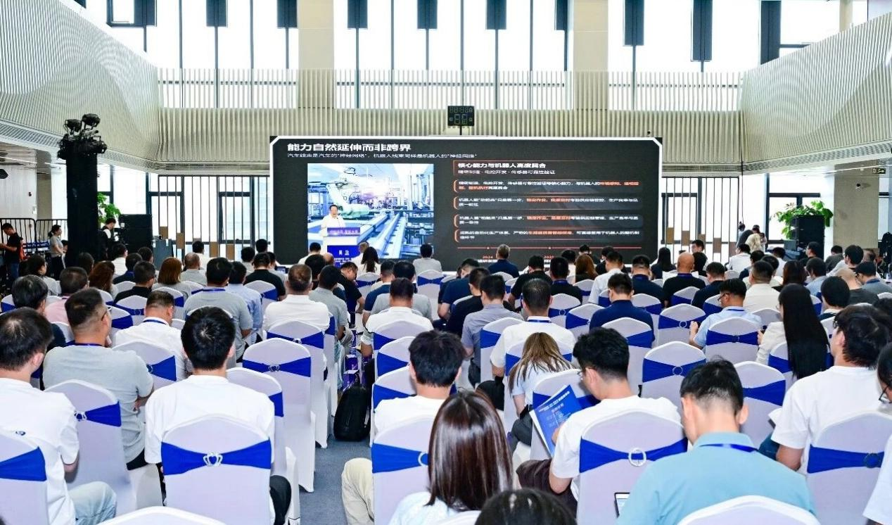 机器人昆山造沪光股份全能具身及灵巧科技新品发布(图1)
