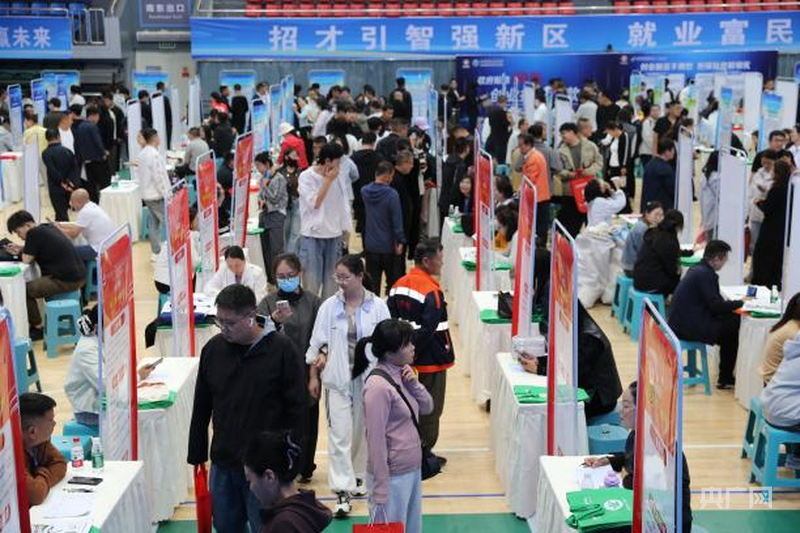 吕梁市举办“职引未来筑梦青春”大型专场招聘会(图1)