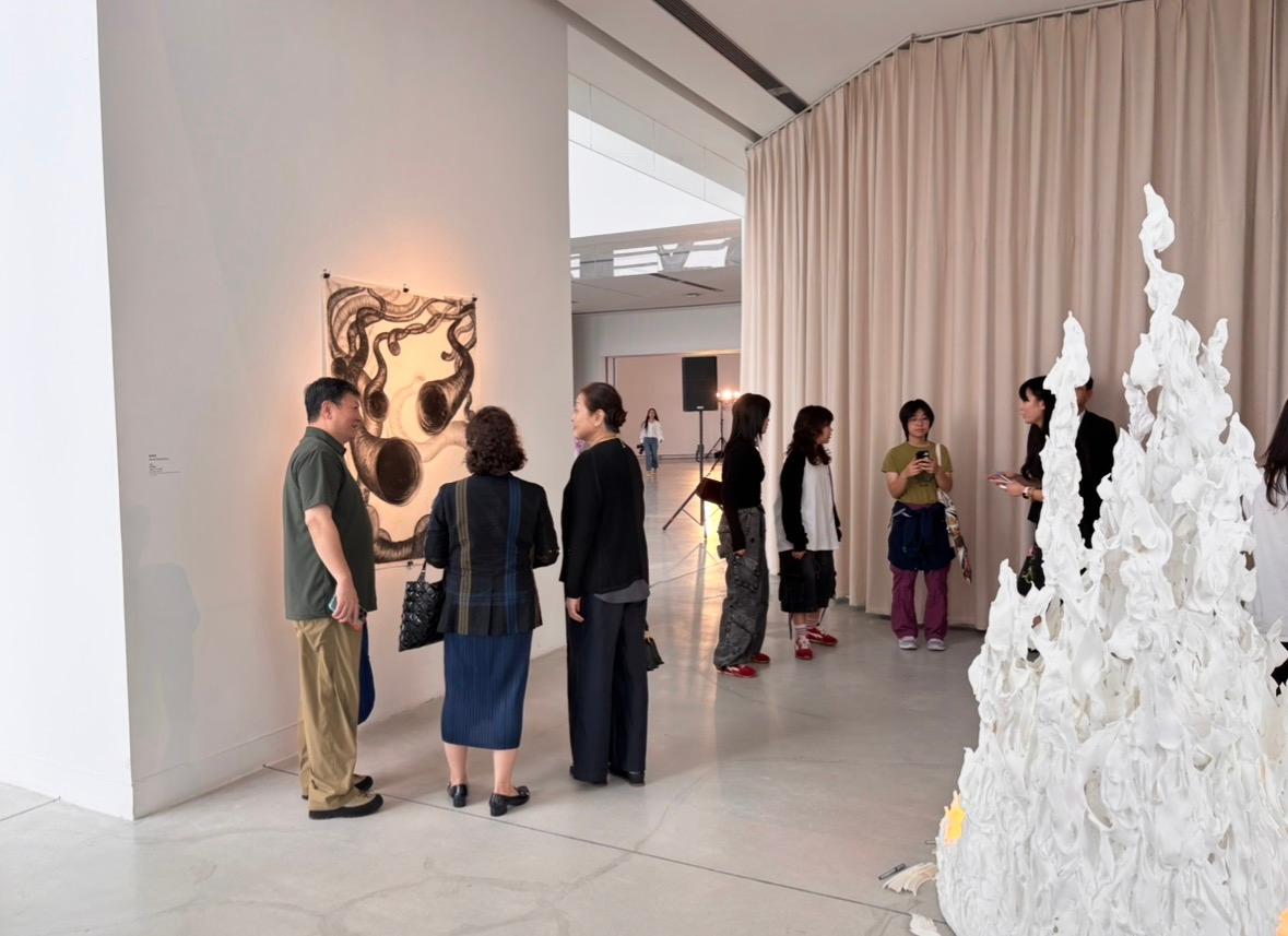 孙敏熙艺术个展:让十八岁的天真化作纷繁回响的密林(图1)