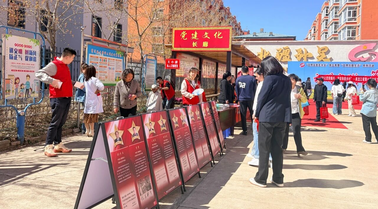 孙吴县“文明实践大篷车走基层”活动走进群众心中(图3)
