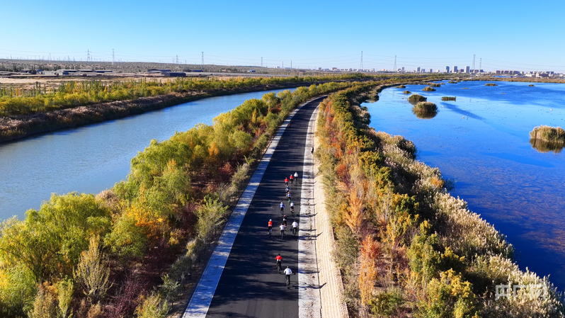 第五届环乌梁素海自行车邀请赛在乌拉特前旗举行(图2) 第五届环乌梁素海自行车邀请赛在乌拉特前旗举行(图2)