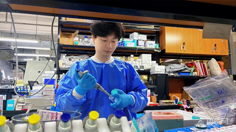 贾李骏鹏:离开临床一线他在想如何给患者膝盖打“更好的补丁”(图1)