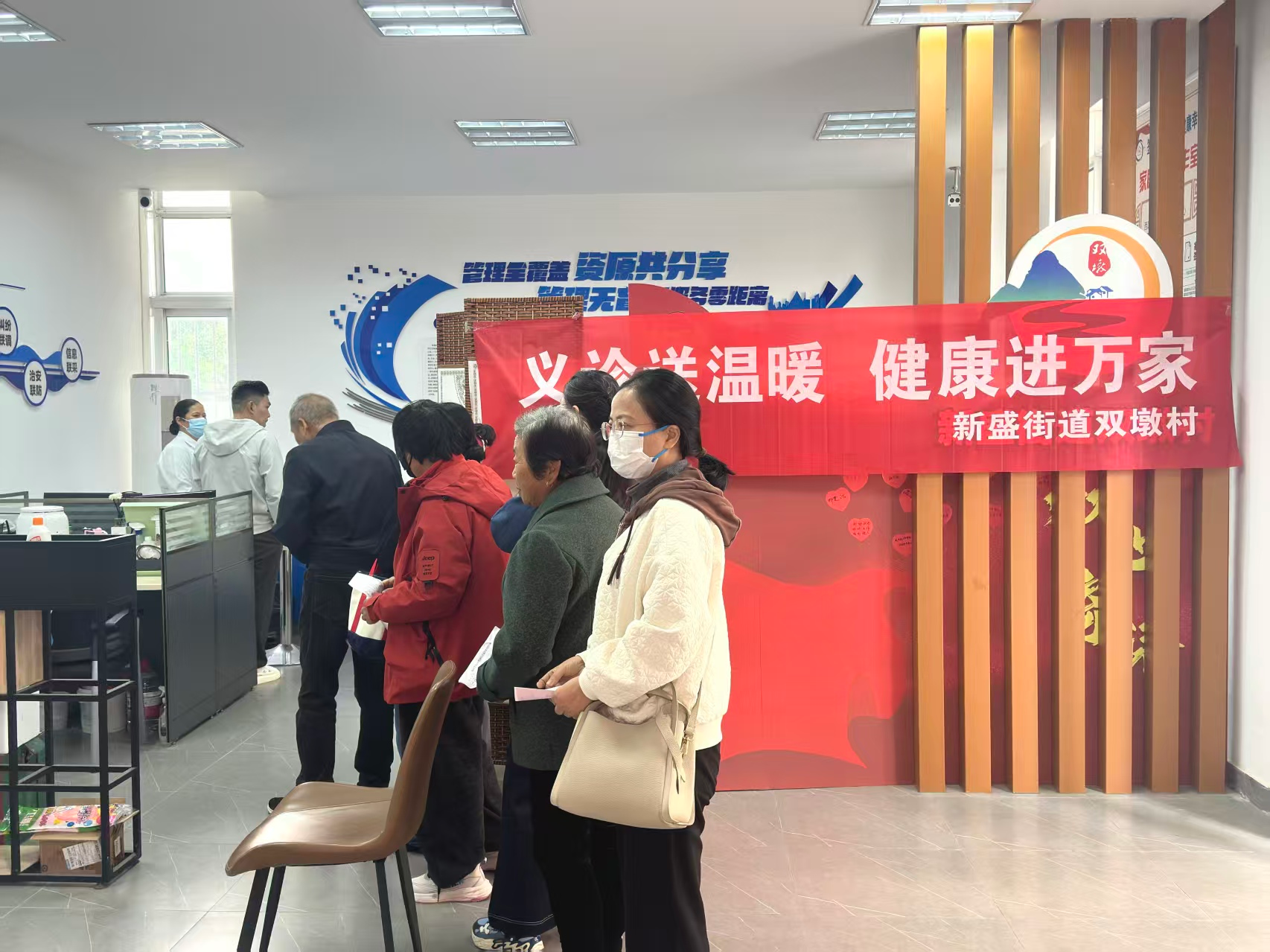 扬州邗江：义诊惠民进双墩 暖心守护“夕阳红”