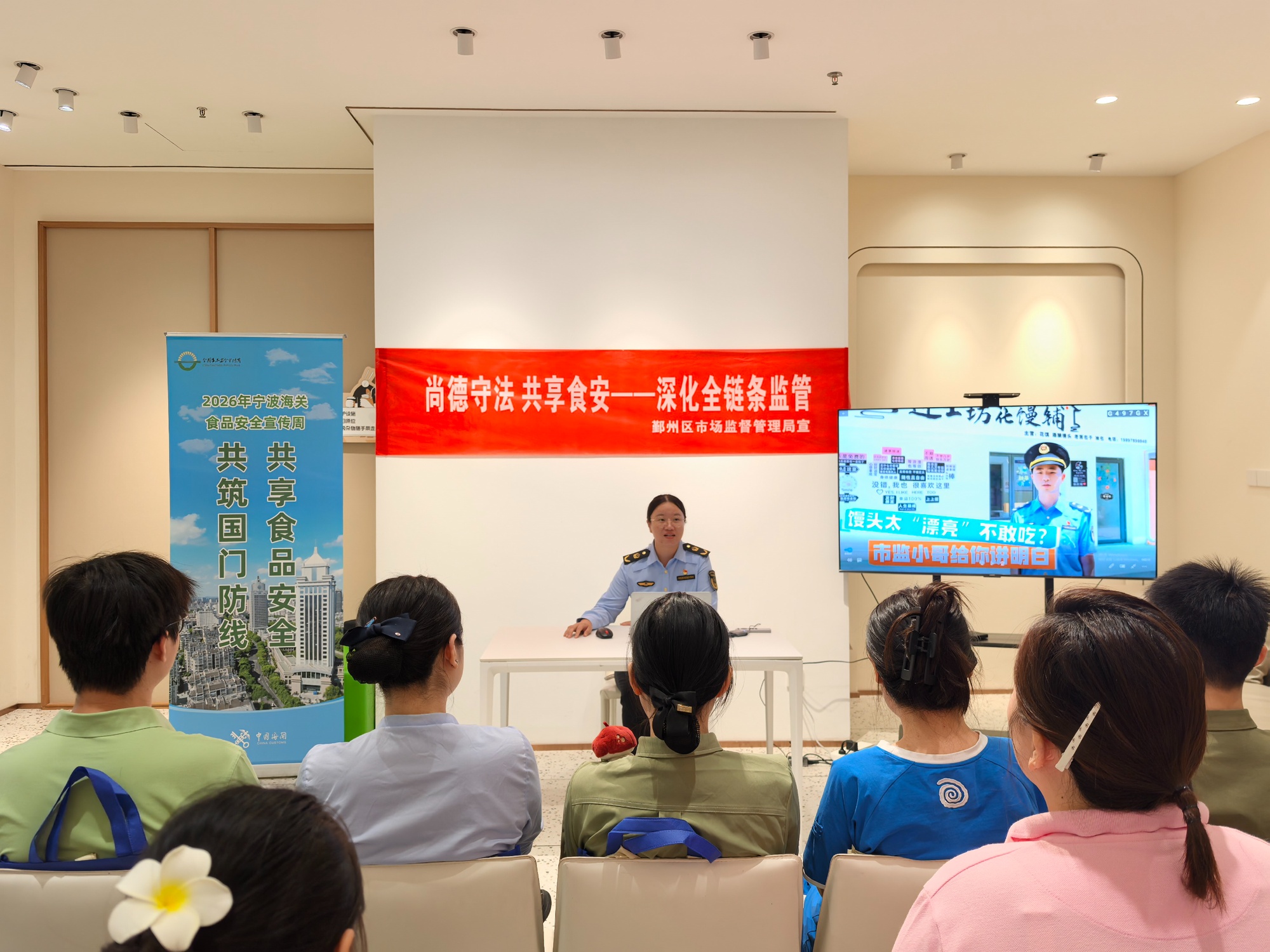 宁波鄞州：食安宣传进商圈 多部门联合送“干货”