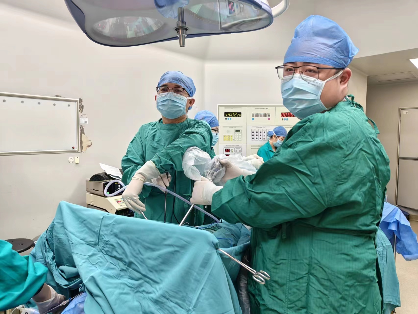 异物刺穿胸腔 医生提醒：这种情况千万别自己拔