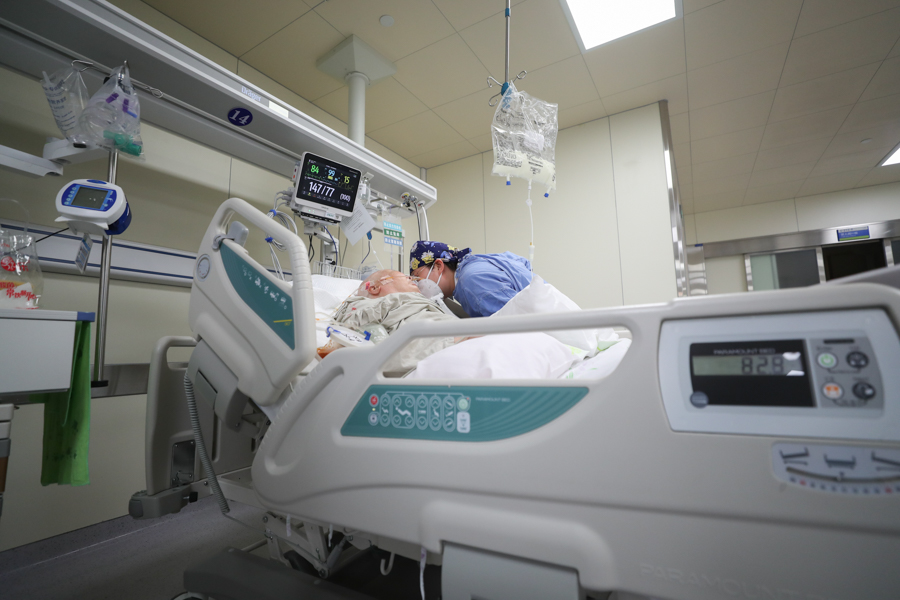 【图片故事】急诊监护区里的女护士