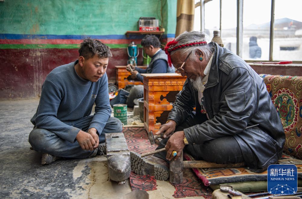 新华全媒 | 西藏日喀则:薪火相传的雪域名刀_央广网