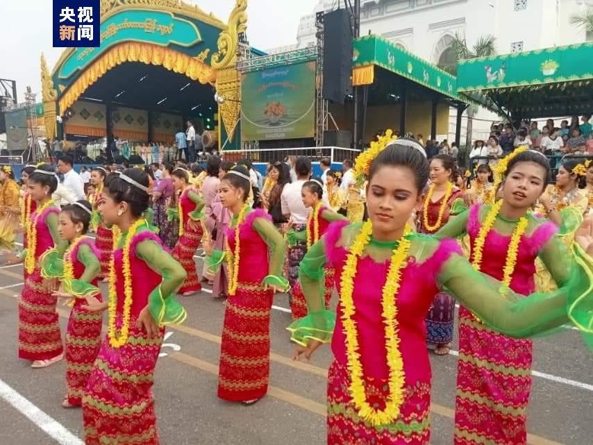 缅甸多地泼水节庆祝活动开幕 民众载歌载舞迎接传统新年_央广网