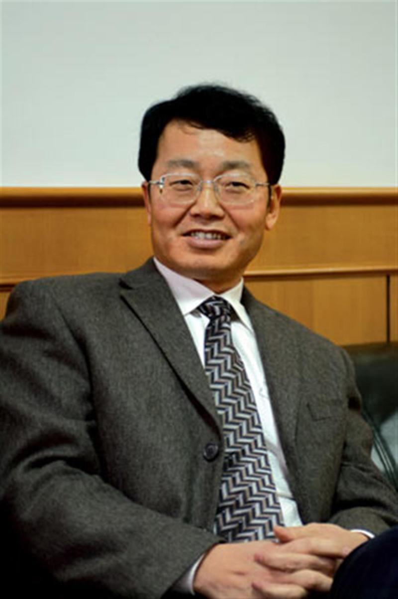 1996年9月,张新实到江苏省宿迁市筹建领导小组工业交通办公室工作
